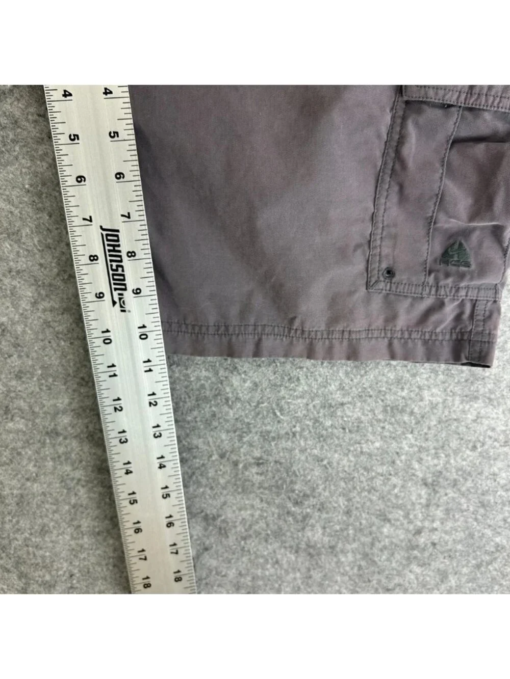 Nike ACG Cargo Shorts Mens 36 Dark Gray Flat Front Zipped Pocket Outdoor Hiking